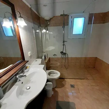 διωροφη μεζονετα-2km απο το κεντρο-iliana House Apartment *